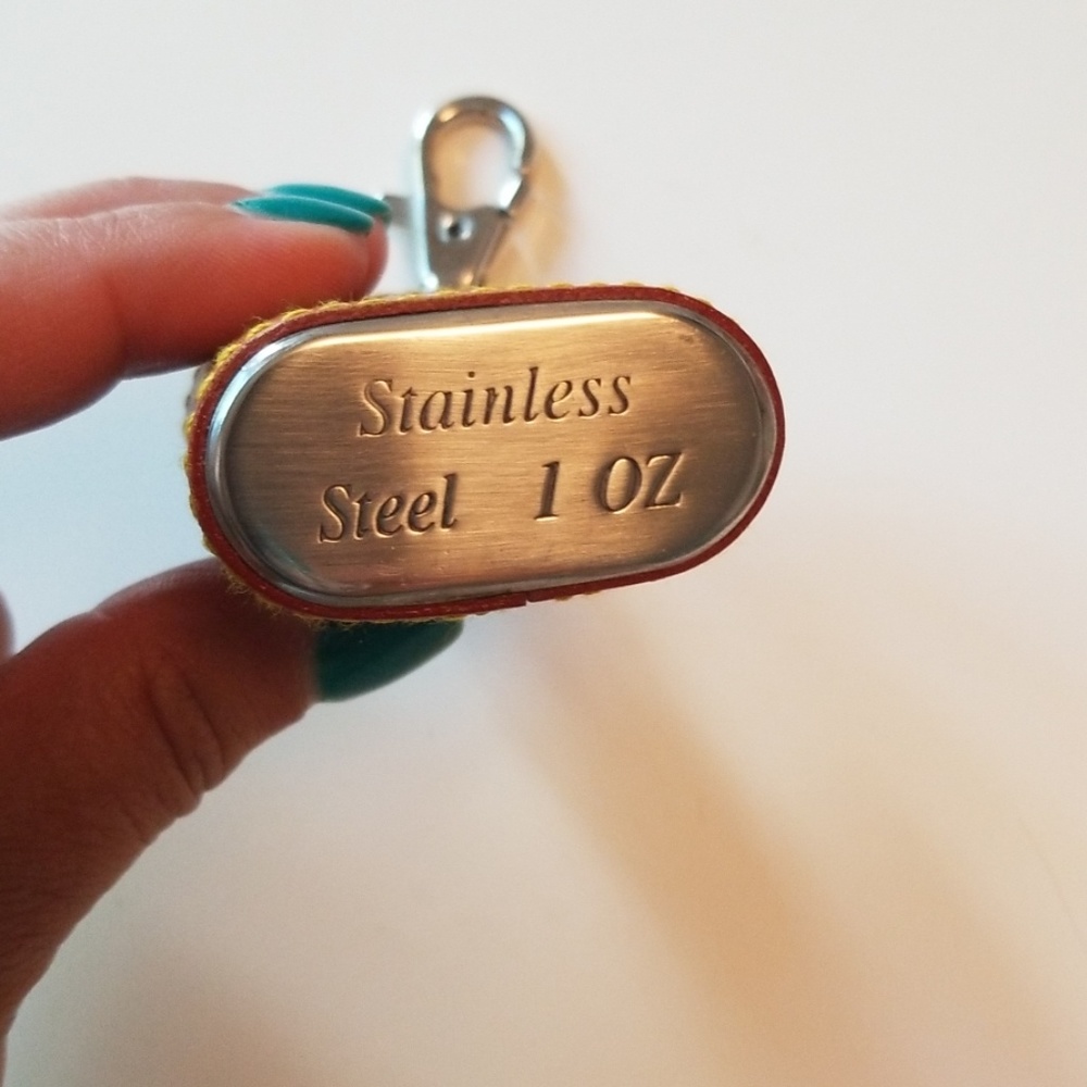 Flask keychain - Picture 2 of 2